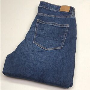 LIKE NEW AMERICAN EAGLE BOOT MOM STYLE JEANS 12/31x32 ⭐️